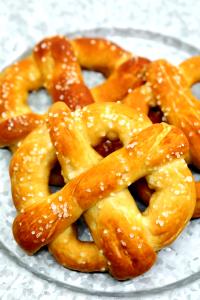 Quantas calorias em 1 1-3 Anel De Pretzel Pretzels (Rijos)?
