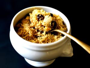 Quantas calorias em 1/4 xícara de chá (40 g) Couscous Marroquino?
