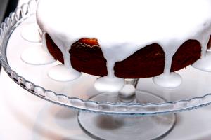 Quantas calorias em 1 Bolo De Forma Bolo de Cenoura com Cobertura Glacé?