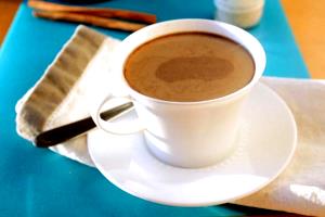 Quantas calorias em 1 Caneco (240 Ml) Café com Leite Integral?