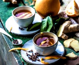 Quantas calorias em 1 Chávena De Tisana De Gengibre, Cravinho, Canela E Laranja?