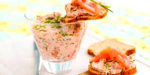 Quantas calorias em 1 colher de chá (10 g) Patê de Salmão?