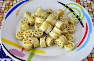 Quantas calorias em 1 Colher De Sopa (16,0 G) Molho de queijo azul, light?