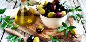 Quantas calorias em 1 Colher De Sopa Azeitonas (Pequenas-Muito Grandes)?