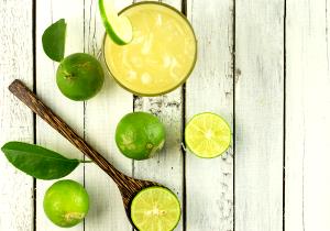 Quantas calorias em 1 copo (200 ml) Lime Detox?