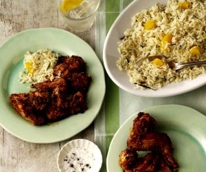 Quantas calorias em 1 Dose Asas De Frango Com Arroz De Laranja E Ervas?