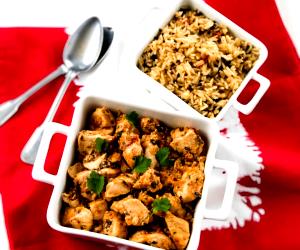 Quantas calorias em 1 Dose Frango À Espanhola Com Arroz De Azeitonas?