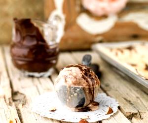 Quantas calorias em 1 Dose Gelado De Avelã Com Molho De Chocolate?