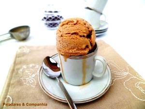 Quantas calorias em 1 Dose Gelado De Café?