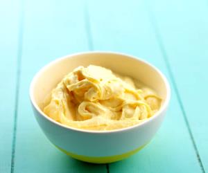 Quantas calorias em 1 Dose Gelado De Pudim De Baunilha?