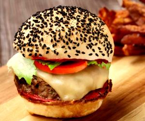 Quantas calorias em 1 Dose Hambúrguer Com Ketchup De Beterraba?