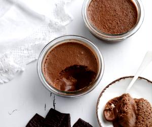 Quantas calorias em 1 Dose Mousse De Chocolate E Menta?