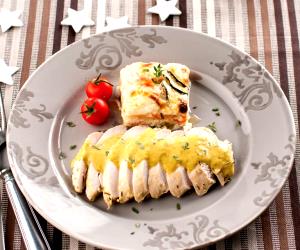 Quantas calorias em 1 Dose Peitos De Frango Com Espumante E Legumes Gratinados?