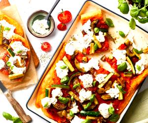 Quantas calorias em 1 Dose Piza De Massa Vermelha Com Burrata, Beringela E Curgete Salteadas?