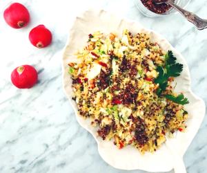 Quantas calorias em 1 Dose Salada Marinada Com Quinoa E Sementes Tostadas?