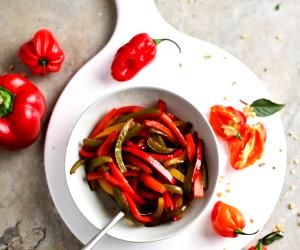 Quantas calorias em 1 Dose Saltear 200 G De Pimento?