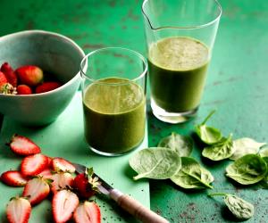 Quantas calorias em 1 Dose Smoothie De Espinafres, Morango E Sementes De Chia?