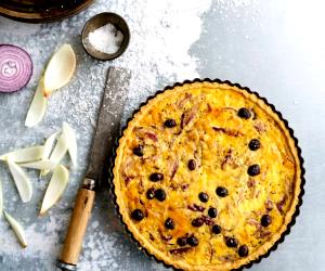Quantas calorias em 1 Dose Tarte De Cebola E Azeitona?