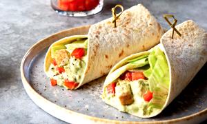Quantas calorias em 1 Dose Wraps De Frango E Abacate?
