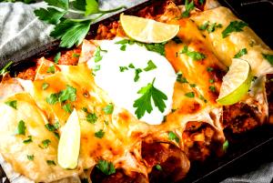 Quantas calorias em 1 Enchilada Enchilada com Carne de Vaca, Feijões e Queijo?