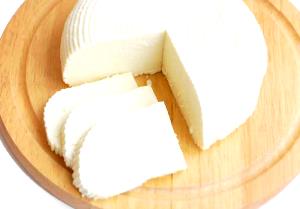 Quantas calorias em 1 fatia (30 g) Queijo Fresco de Soro de Leite?