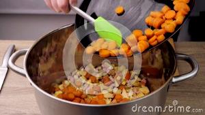 Quantas calorias em 1 Fatia Cenouras Cozidas?