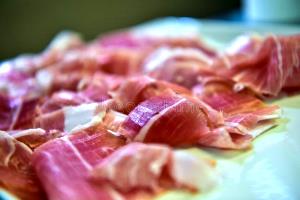 Quantas calorias em 1 Fatia Fina Prosciutto (Presunto Defumado)?
