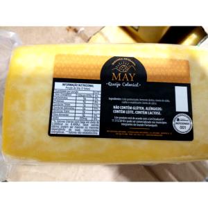 Quantas calorias em 1 fatia média (30 g) Queijo Colonial?