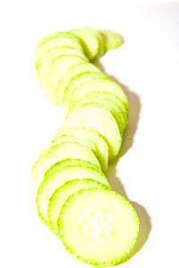 Quantas calorias em 1 Fatia Pepino (Descascado)?