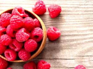 Quantas calorias em 1 Fruta (10,0 G) Framboesas?