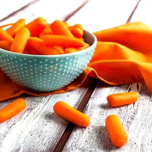 Quantas calorias em 1 İnteiro, Normal (61,0 G) Cenoura, crua?