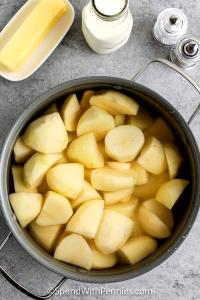 Quantas calorias em 1 Lb Batatas (sem Casca, sem Sal, Fervido)?
