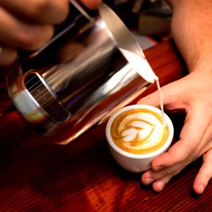 Quantas calorias em 1 Médio Café Espresso com Leite?
