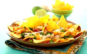 Quantas calorias em 1 Nacho Nachos de Frango ou Peru e Queijo?