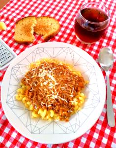 Quantas calorias em 1 Oz Macarrão sem Carne com Molho de Tomate?