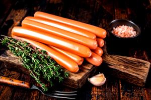 Quantas calorias em 1 Oz Salsicha Alemã ou Cachorro Quente sem Gordura?