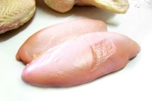 Quantas calorias em 1 Oz, Sem Ossos, Cru, Sem Pele (Produto Após Cozinhado) Peito de Frango Frito sem Revestimento (Pele Não Consumida)?