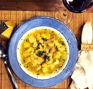 Quantas calorias em 1 Oz Sopa de Agnoline?