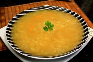 Quantas calorias em 1 Oz Sopa de Batata?