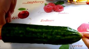 Quantas calorias em 1 Pauzinho (10 Cm De Comprimento) Pepino (Descascado)?