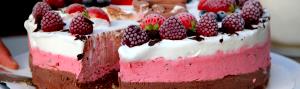 Quantas calorias em 1 Pedaço (1/6 De Bolo De 475 G) Cheesecake?