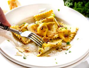 Quantas calorias em 1 Pedaço Ravioli com Recheio de Queijo?
