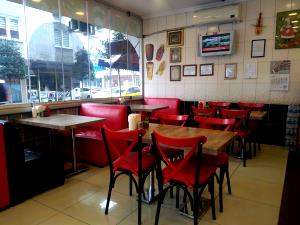 Quantas calorias em 1 Pedido De Fast Food Pequeno Café?