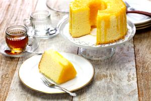 Quantas calorias em 1 Polegada Cúbica Bolo de Cenoura sem Cobertura Glacé?