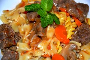 Quantas calorias em 1 Polegada Cúbica Carne de Vaca à Bolonha?
