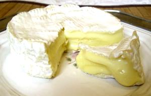 Quantas calorias em 1 Polegada Cúbica Queijo Camembert?