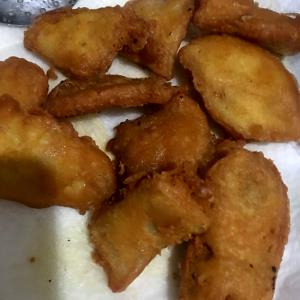 Quantas calorias em 1 Polegada Cúbica, Sem Ossos Bode Frito?