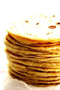 Quantas calorias em 1 Polegada Da Superfície Massa para Taco de Farinha?