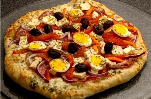Quantas calorias em 1 Polegada Da Superfície Pizza de Massa Fina com Carne e Vegetais?