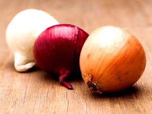 Quantas calorias em 1 Porção (14 G) Cebolas Vermelhas?